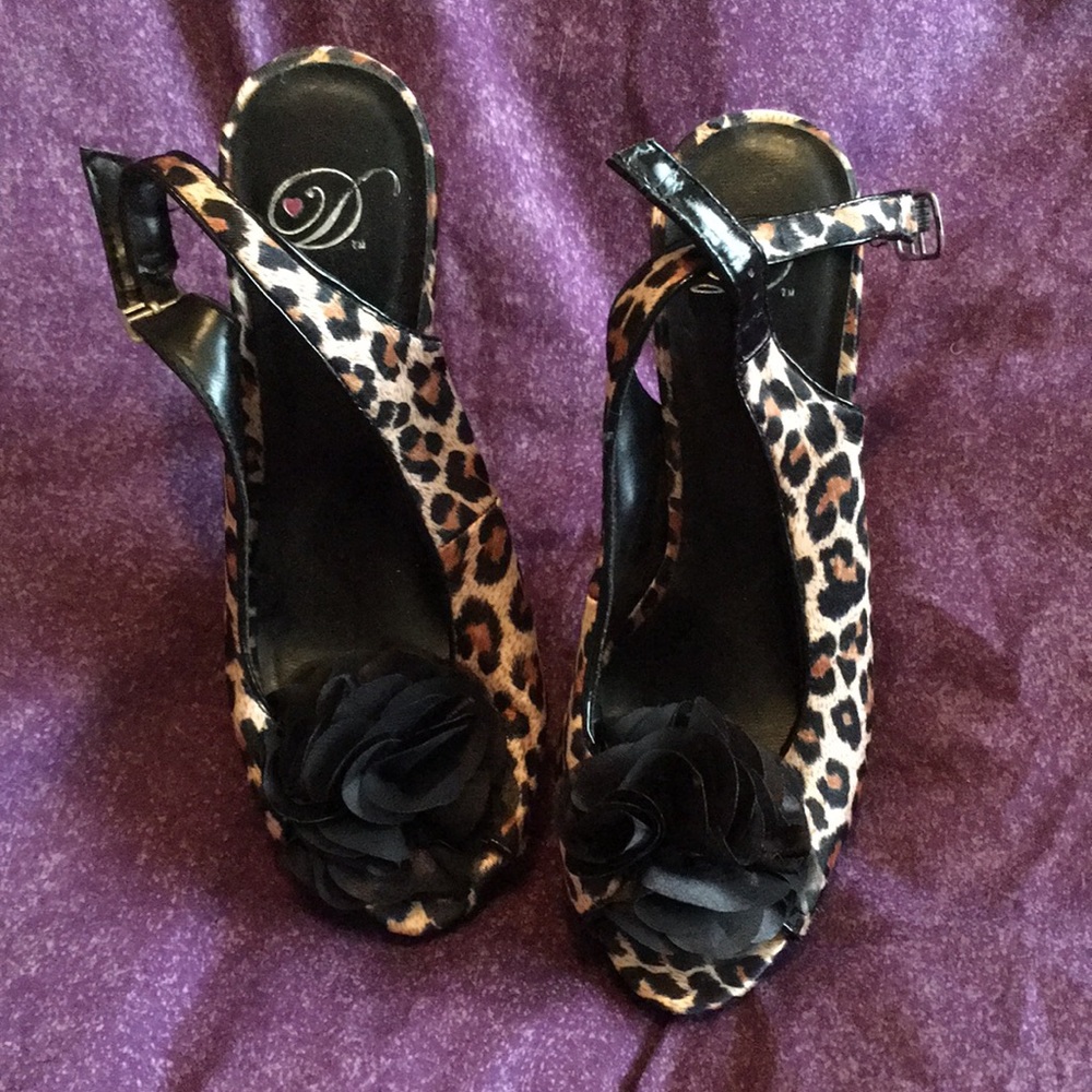 Womens Fashion Heels size 6 cheetah